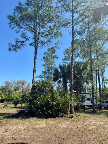 A szálláshely kívülről, Cozy new camper on lake front & access to fishing in Clewiston