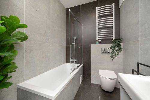 Elegant Apartment with Parking near the Odra River by Renters Prestige, Breslau (Foto 5)