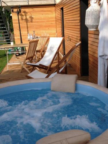 Studio with Spa Bath
