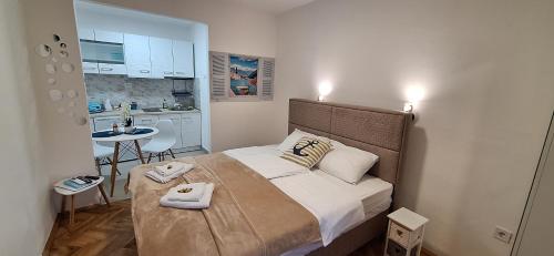 One-Bedroom Apartment image 7