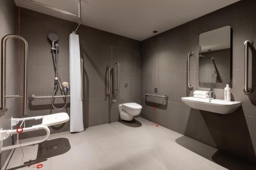 room detail thumbnail 2