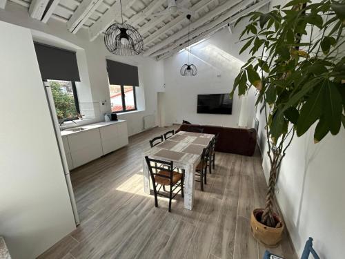 Pub/Lounge, Costa Maresme, Barcelona ,Valentinos House & Pool in Vilassar de Dalt