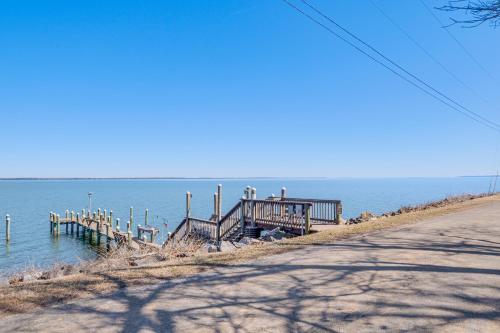 1 Mi to Colonial Beach Boardwalk Home with Fire Pit 1 Mi to Colonial Beach Boardwalk Home with Fire Pit