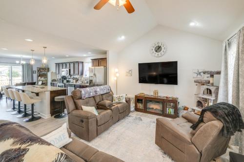 1 Mi to Colonial Beach Boardwalk Home with Fire Pit 1 Mi to Colonial Beach Boardwalk Home with Fire Pit