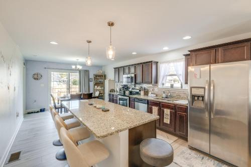 1 Mi to Colonial Beach Boardwalk Home with Fire Pit 1 Mi to Colonial Beach Boardwalk Home with Fire Pit