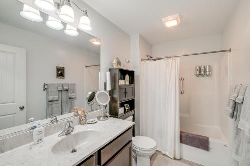 1 Mi to Colonial Beach Boardwalk Home with Fire Pit 1 Mi to Colonial Beach Boardwalk Home with Fire Pit