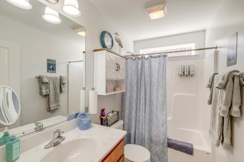 1 Mi to Colonial Beach Boardwalk Home with Fire Pit 1 Mi to Colonial Beach Boardwalk Home with Fire Pit