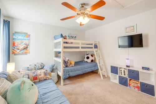 1 Mi to Colonial Beach Boardwalk Home with Fire Pit 1 Mi to Colonial Beach Boardwalk Home with Fire Pit