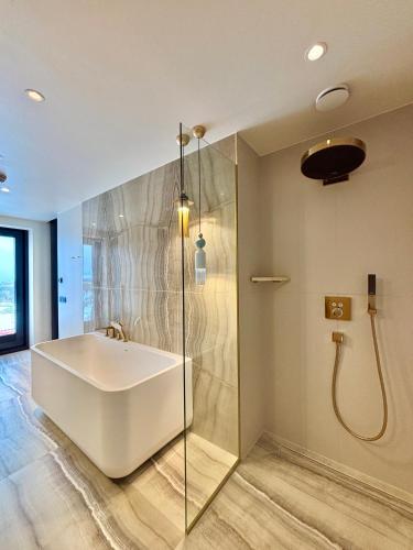 Elegant Seaview Penthouse 3BR Ensuite Luxury Retreat with Sauna and Free Parking Elegant Seaview Penthouse 3BR Ensuite Luxury Retreat with Sauna and Free Parking