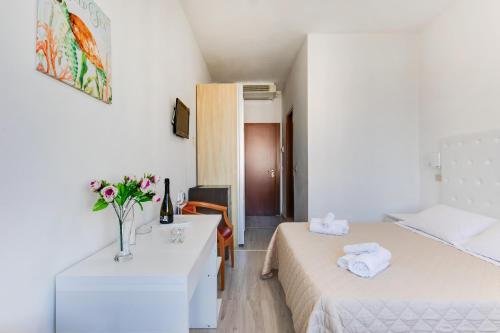 Hotel La Perla Rimini Room Type - Double or Twin Room with Balcony