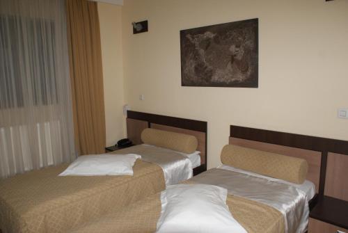 Double or Twin Room with Pool Access image 9