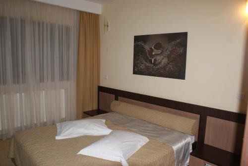 Double or Twin Room with Pool Access image 10