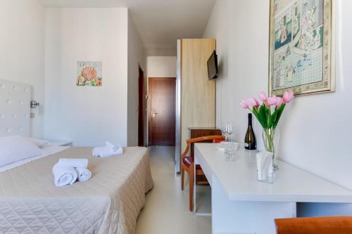 Hotel La Perla Rimini Room Type - Double or Twin Room with Sea View