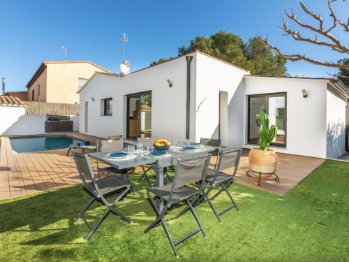 Holiday Home La Manzaneta by Interhome in แซนท์แอนโทนีเดคาลอนเก