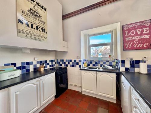 THE CREST- 4 BED SEA VIEW PROPERTY -TREARDDUR BAY in Trearddur