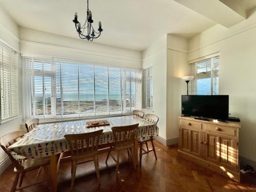THE CREST- 4 BED SEA VIEW PROPERTY -TREARDDUR BAY in Trearddur