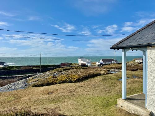 THE CREST- 4 BED SEA VIEW PROPERTY -TREARDDUR BAY in Trearddur