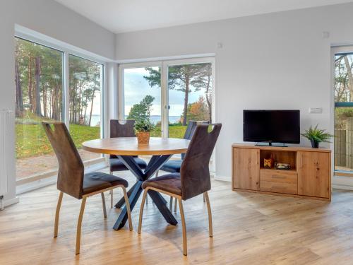 Apartment with Lake View