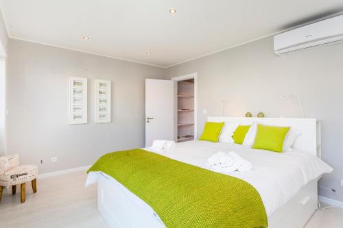 Bright Visconde Apartment - image 4