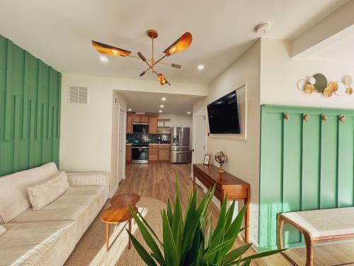 Elegant 3BR 2BA Entire Apartment Short Walk To The Beach Heart Of Wildwood in Wildwood, USA