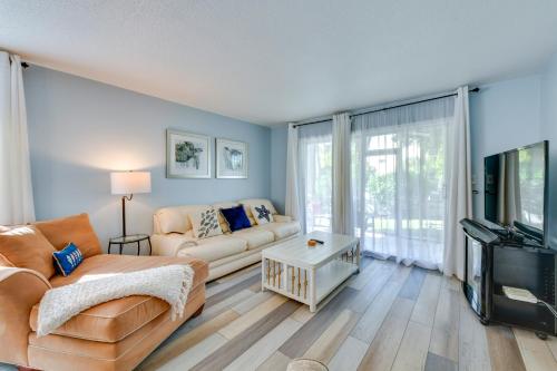 Tropical Sarasota Condo Less Than 1 Mile to Beach! in Sarasota, USA