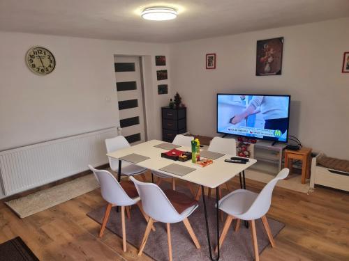Celý apartmánový dom Donovaly-Hanesy so saunou (Cely apartmanovy dom Donovaly-Hanesy so saunou) in 比斯特里察