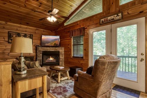 Just Hanging Out – Sevierville, TN
