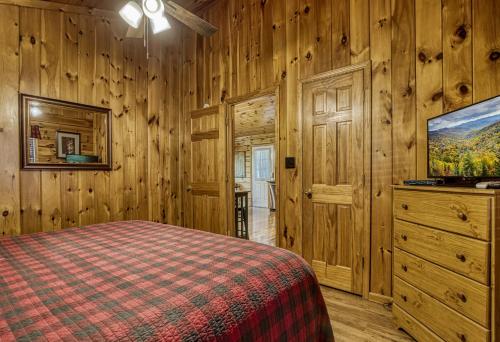Just Hanging Out – Sevierville, TN
