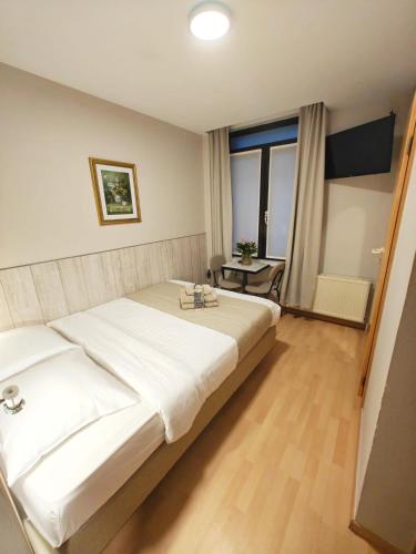 Hotel Tropicana Room Type - Small Double Room
