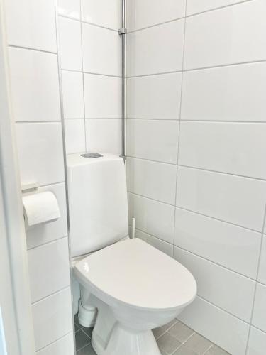 Double bed room in An apartment with lovely cats, Helsinki (photo 3)