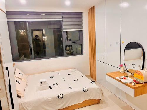 Two-Bedroom Apartment with Pool View image 3
