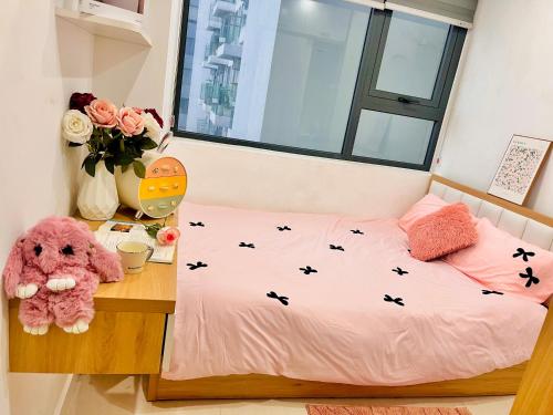 Two-Bedroom Apartment with Pool View image 8