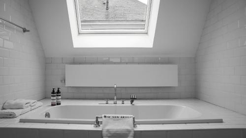 淋浴間, Hotel Hof van Aragon in 里爾