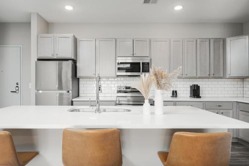 Luxe Escape Near DT Indy Luxe Escape Near DT Indy