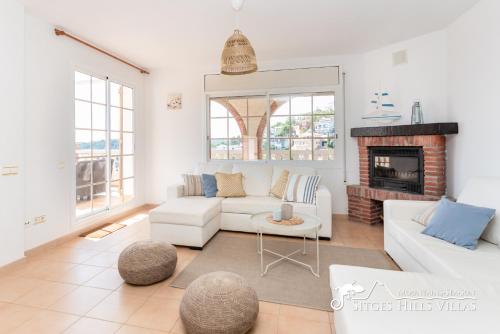 ห้องส่วนกลางสำหรับนั่งเล่น/ดูทีวี, Charming Spanish Villa private pool / Sea views in กินต์ มาร์