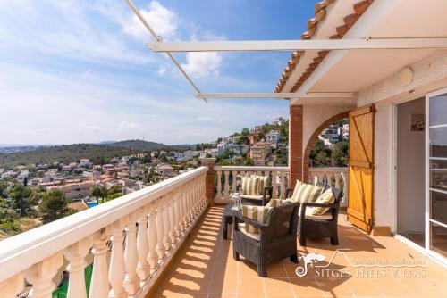 ระเบียง/ชานเรือน, Charming Spanish Villa private pool / Sea views in กินต์ มาร์