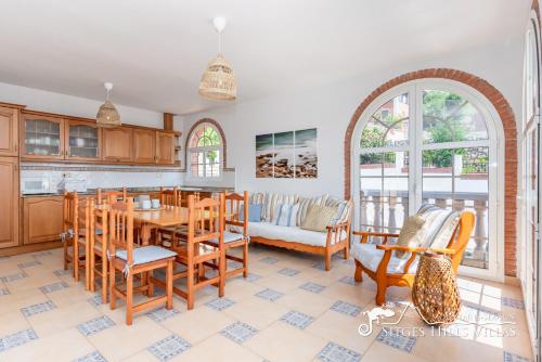 ห้องครัว, Charming Spanish Villa private pool / Sea views in กินต์ มาร์