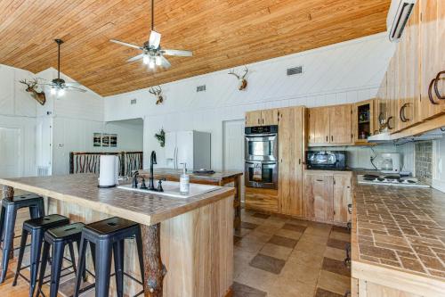 Tranquil Gantt Lake Home with Deck and Patio! in Andalusia (AL)