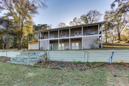 Tranquil Gantt Lake Home with Deck and Patio! in Andalusia (AL)