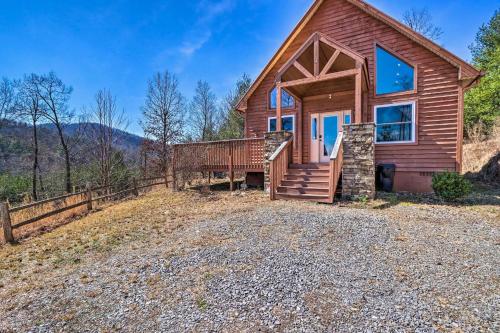Cozy Murphy Cabin Rental with Mountain Views! in Murphy, USA