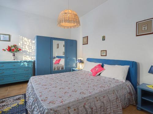Holiday Home Conte Francesco I-3 by Interhome in Чертальдо
