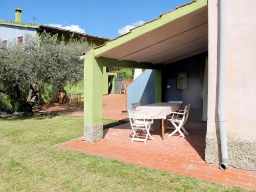 Holiday Home Conte Francesco I-3 by Interhome in Чертальдо