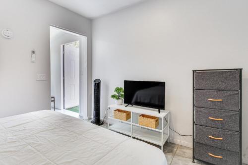 Quaint Coachella Studio with Shared Yard! in Coachella, USA