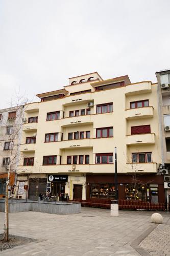 Art Deco Apartment