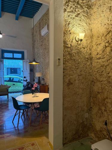 Casita de la 12 5 min a centro Campeche ideal para 2 ó 3 personas Cocina con estufa de inducción, microondas y refrigerador in Campeche, Mexico