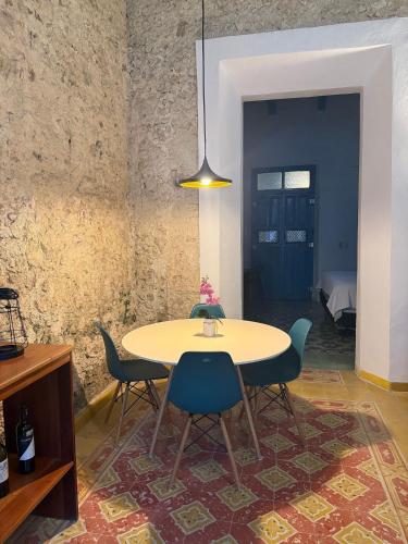Casita de la 12 5 min a centro Campeche ideal para 2 ó 3 personas Cocina con estufa de inducción, microondas y refrigerador in Campeche, Mexico