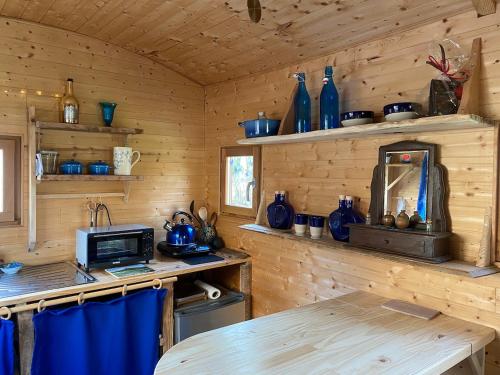 Kitchen, Roulotte creusoise in Boussac