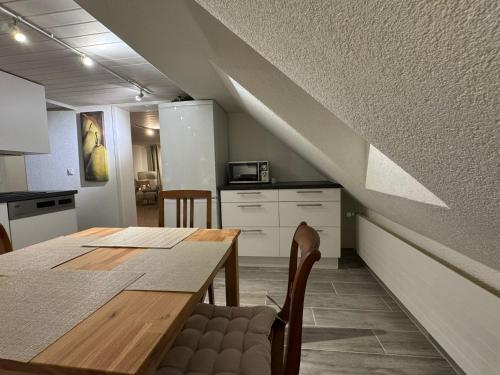 บริการและสิ่งอำนวยความสะดวก, Ruhige Weitsicht in พเฟ็ฟฟิคเคอะ