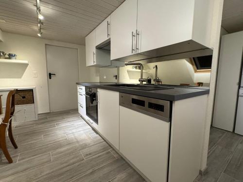 ห้องครัว, Ruhige Weitsicht in พเฟ็ฟฟิคเคอะ