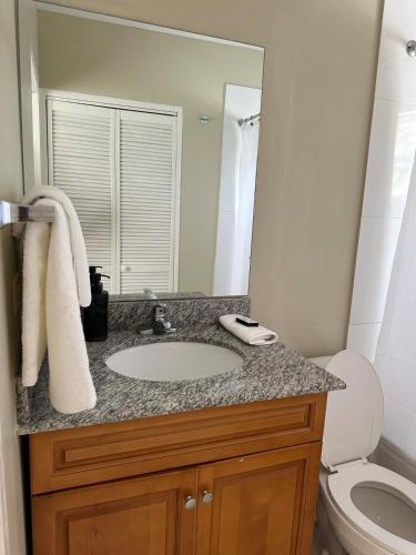 Baie, Nomar's Island Oasis in Runaway Bay